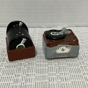 Vintage-Inspired Ceramic UV Record Player Salt & Pepper Shakers - Brown & Black